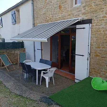 Charmante Maison En Pierres Sainte-Radégonde-des-Noyers Buitenkant foto