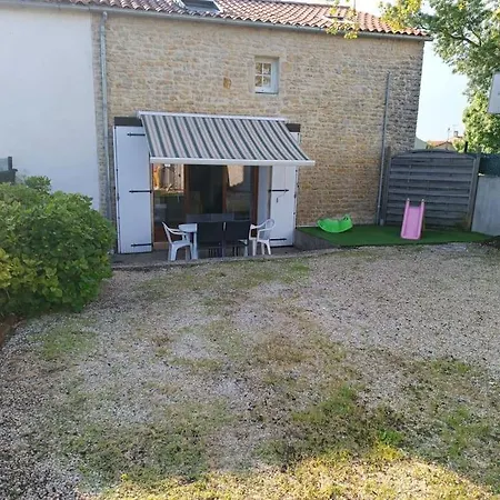 Charmante Maison En Pierres Sainte-Radégonde-des-Noyers Buitenkant foto