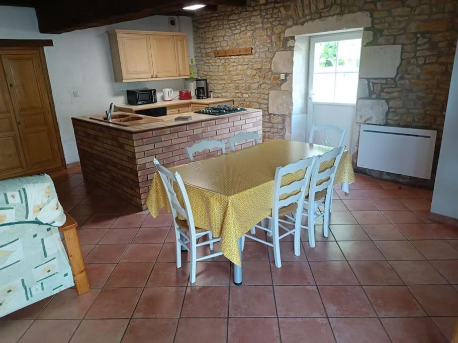 Charmante Maison En Pierres Ferienhaus Sainte-Radégonde-des-Noyers